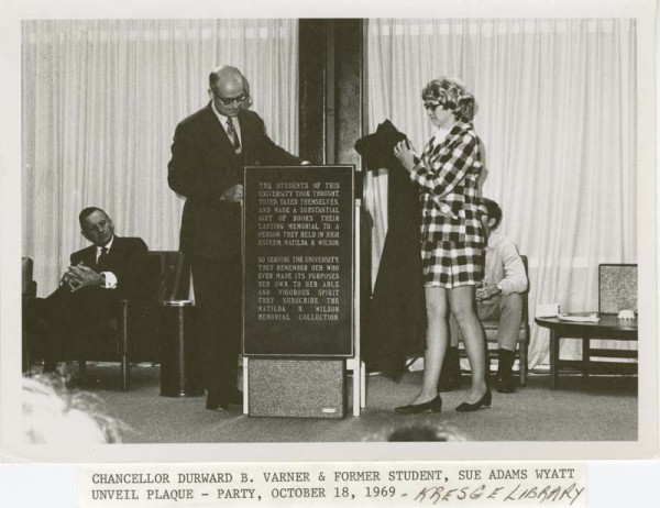 Chancellor Varner and Sue Adams Wyatt unveil plaque