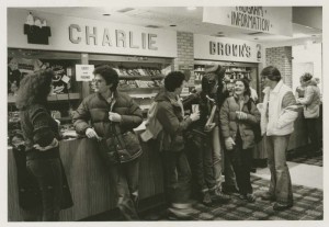 Students in front of Charlie Brown's, 1980